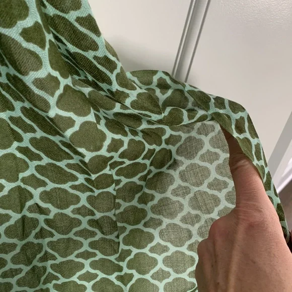 Green print scarf - Picture 2 of 2